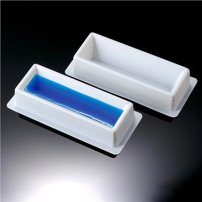 Hot Sale PP oldatos medencék 50 ml-es válogatott színek reagens tartályok.